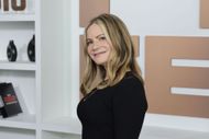 Jennifer Jason Leigh plays the character of Doreen (Image via Getty)